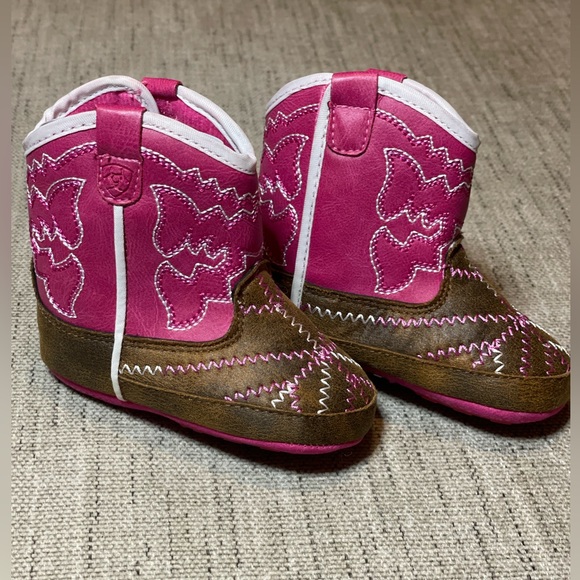 Ariat 🤠 Lil’ Stompers soft boot with hard bottom sole. Size 4 / 9-12m - Picture 2 of 4